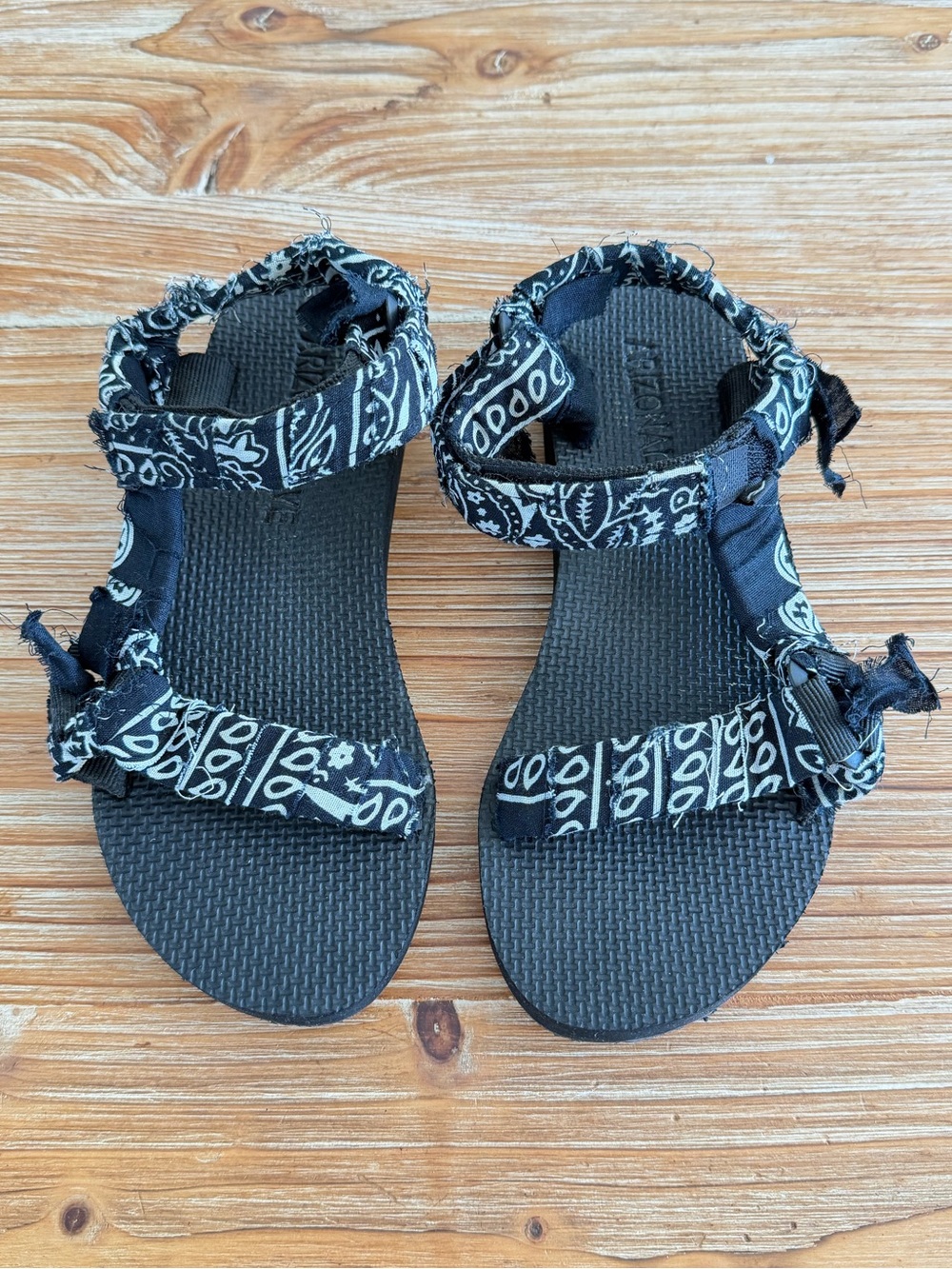 Arizona Love Women's Trekky Bandana Sandals